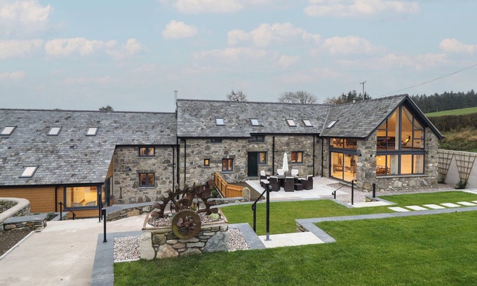 Cwmtirmynach Cottage | MERDDWR, family friendly, luxury holiday cottage in Cerrigydrudion