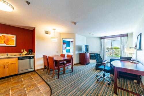 North Mountain Apartment | Metro PHX Upstairs 2bd sleeps 6 heated pool NO PETS ALLOWED