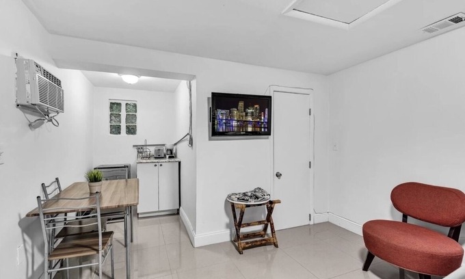 Buena Vista Apartment | MIAMI MAGIC PRIVATE SUITE 🛫🏖️🛥️ PERFECT FOR A COUPLE OR 3 FRIENDS