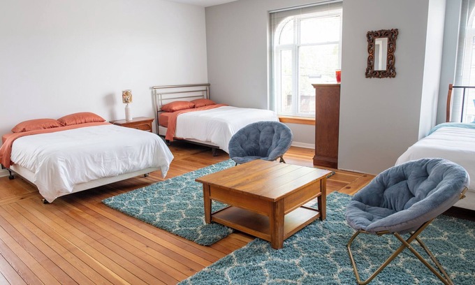Downtown Kenosha Apartment | ~Mica Inn~ Downtown Spacious Retreat Above a Vintage/Coffee Shop.dog friendly!