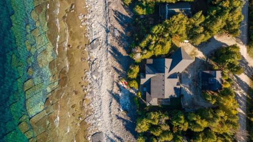 Lion's Head House | Michael's Luxury Cottage On Bruce Trail Starlink