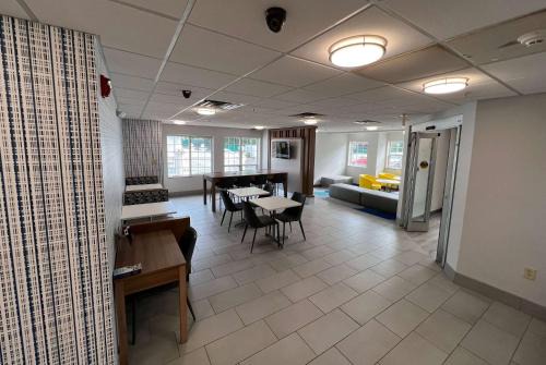 Paw Creek Hotel | Microtel Inn & Suites by Wyndham Charlotte/Northlake