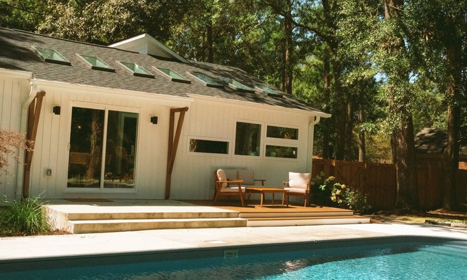 Belville House | Mid-Century Coastal Escape- Heated Saltwater Pool - 9min to Wilmington Riverwalk