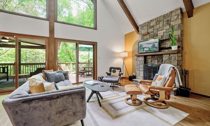 Northwest Raleigh House | Mid-Century Fairytale Cabin ✦ Best Coffee Station for Miles!