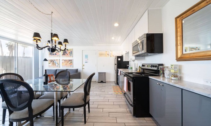 Twin Palms Condo | Mid-Century Modern Gem with a BBQ Patio