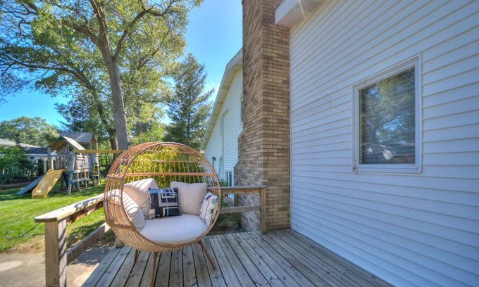 Beachwood-Bluffton House | Mid-Century Modern w/"Star Wars" Twist