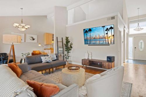 La Mesa House | Midcentury Dream by Cardo - Jacuzzi - Firepit - Patio