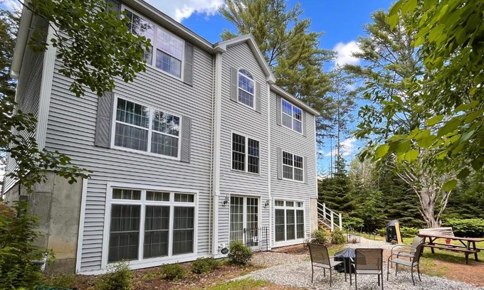 Waldoboro House | MidCoast Tranquility