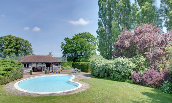 Leigh House | Middle Barn - One Bedroom House, Sleeps 2