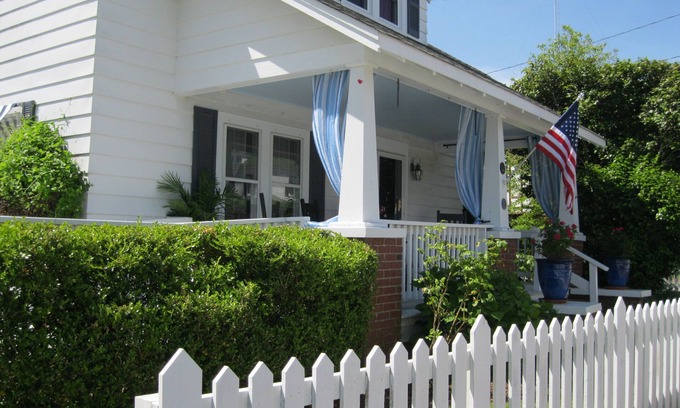 Historic Downtown Manteo House | Midgett House in old town Manteo, OBX