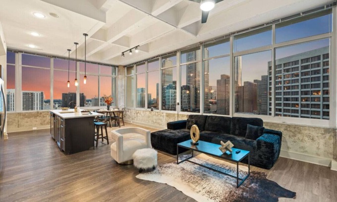 Peachtree Center Apartment | Midnight Magnolia Loft | 1503