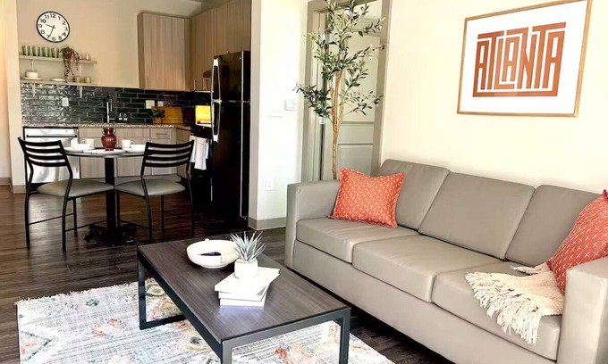 Atlantic Station Area Apartment | Midtown Modern Apartment 04-C1