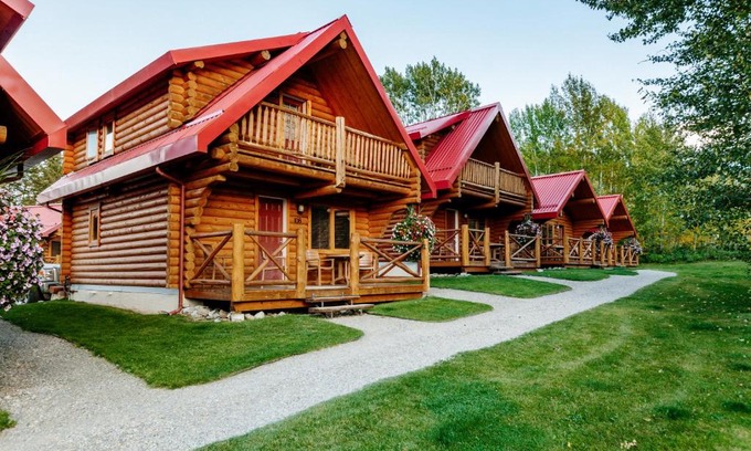 Pocahontas Cabin | Miette Mountain Cabins