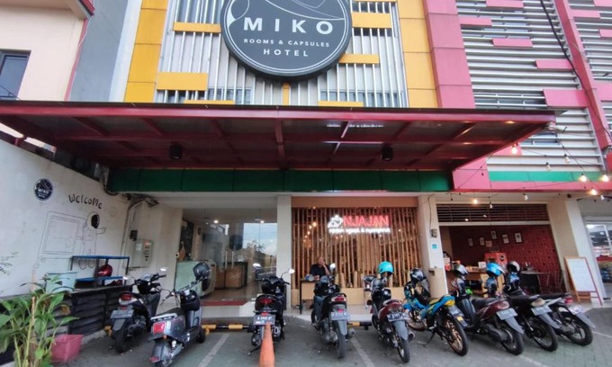Bungurasih Hotel | Miko Rooms & Capsules hotel