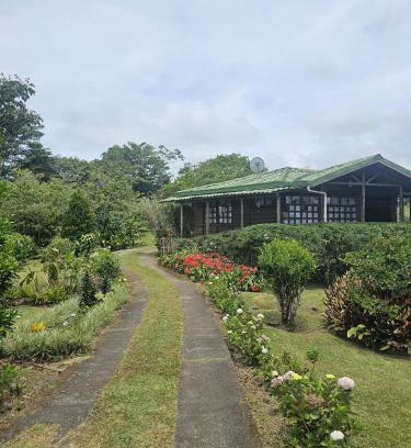 Santa Cruz de Turrialba House | Mil Flores San Rafael