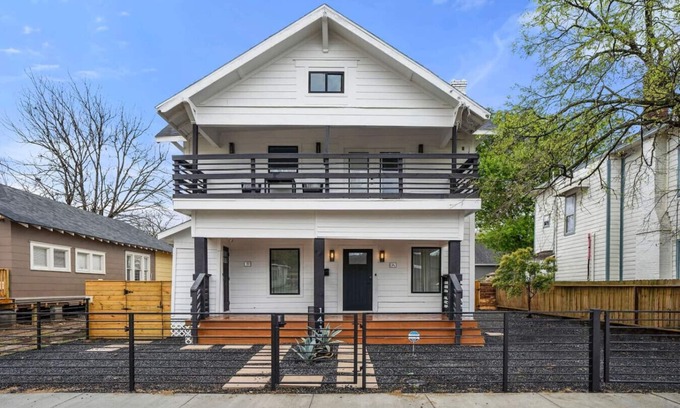 East Downtown Houston House | Milby Entire Home · The O'Four, Entire Luxury Duplex in East Downtown