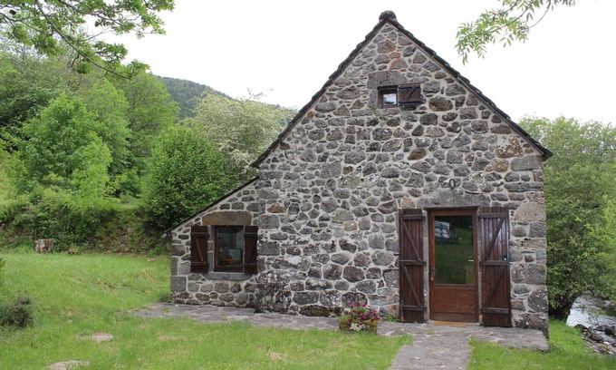 Le Falgoux House | Mill at the edge of the water