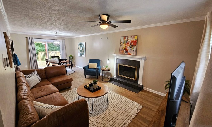 Lansing House | Miller Brite 3 bed/1.5 bath with all new deck!
