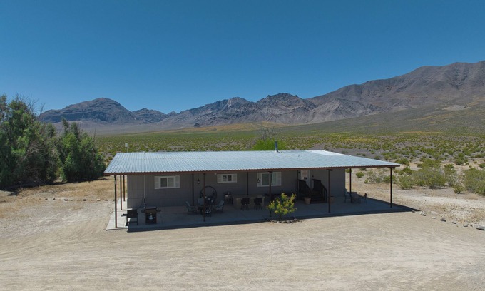 Mojave Desert House | Million Dollar View close to Death Valley and remote for Perfect Stargazing
