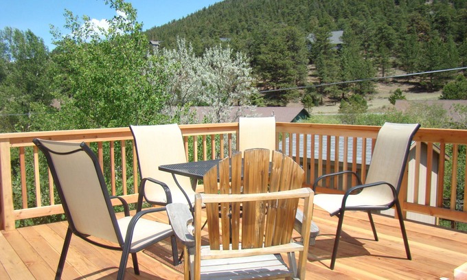 Carriage Hills House | Min. 10% discount 7 day stay, 10 min. to RMNP, Mtn Views, 2 decks, pets allowed