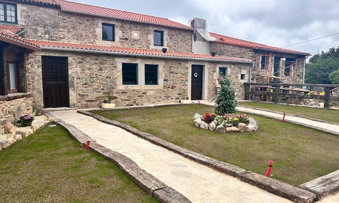 Boimorto House | MIÑA NAI HOUSE. Suitable for families and your pet. 1 min from the Camino de Santiago