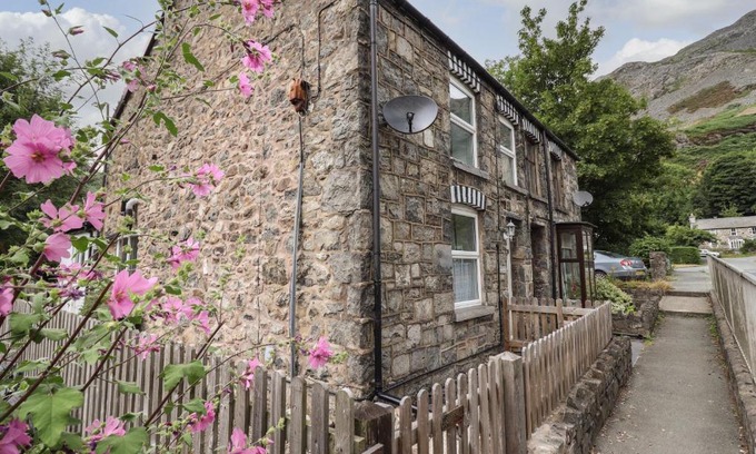 Llangynog House | Minafon