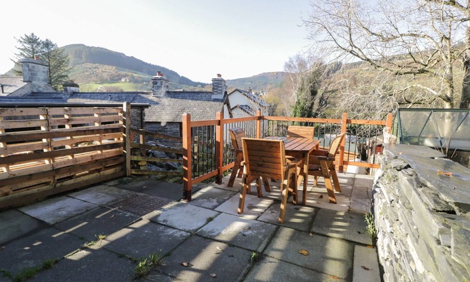 Penmachno Cottage | MINAFON, pet friendly, with open fire in Penmachno