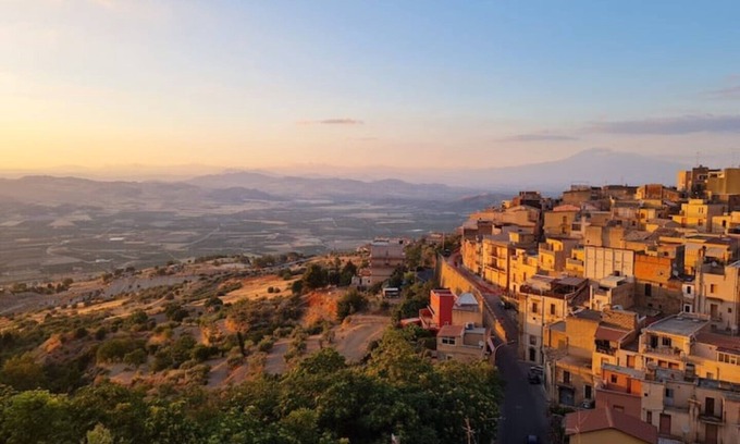 Mineo House | Mineo Townhouse with incredible views of Mount Etna