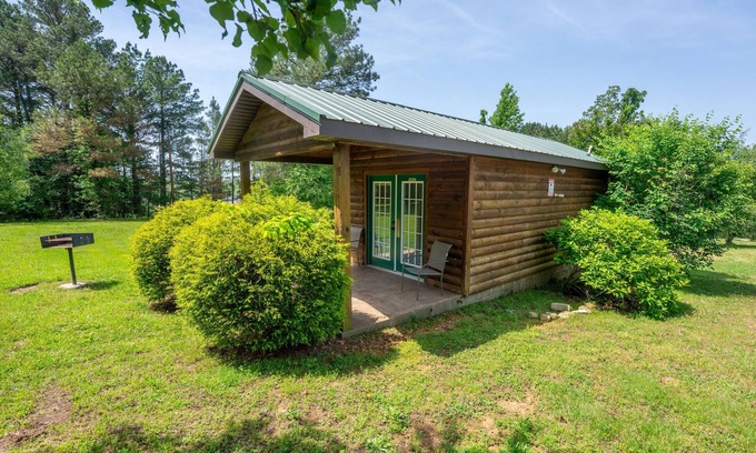 Buchanan Cabin | Mini Cabin at Fishtale Lodge