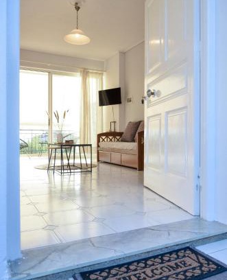 Avia Apartment | Minimal Sea House
