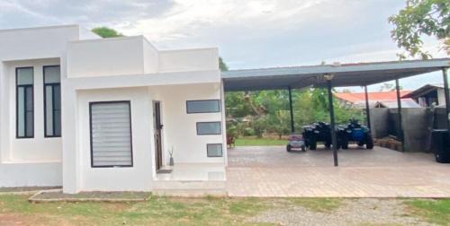 San Juan Bautista House | Minimalist House In Chitre