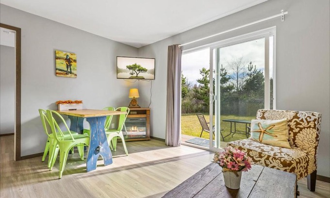 Grayland House | Minke Condo