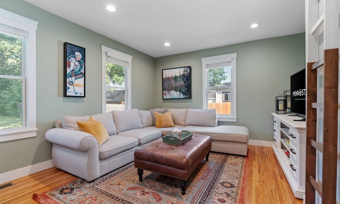 Chaska House | MINNeSTAY* Chaska Charmer