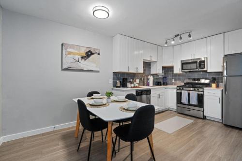 Hyde Park Apartment | Mins 2 Dwntown - Private Stay - Nestled Austin Pad