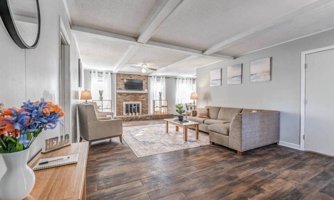 Ellendale House | Mins from Parks, Hiking, & Dining- Brick Bungalow
