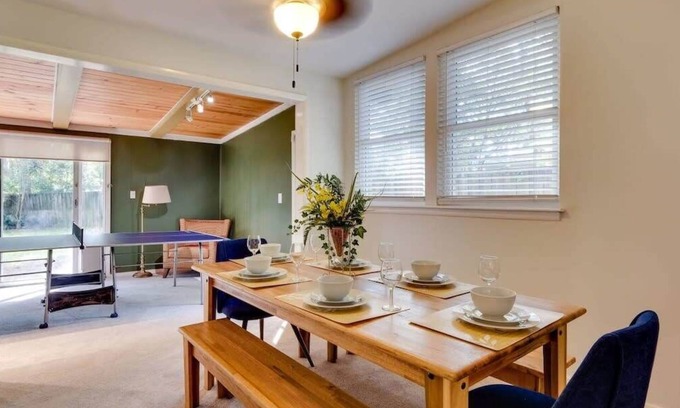 Savannah House | Mins To Downtown! Ping-Pong&Pets - Halcyon Hangout