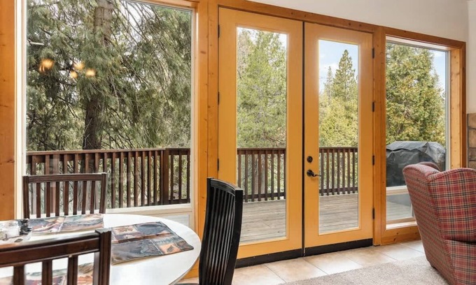 Shaver Lake Cabin | Mins to Lake, enjoy Shaver at PJ's Retreat!