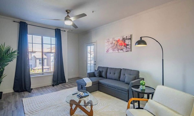 Glendale Sports and Entertainment District Apartment | Mins To Westgate & Stadium | Pool Gym W/D Parking