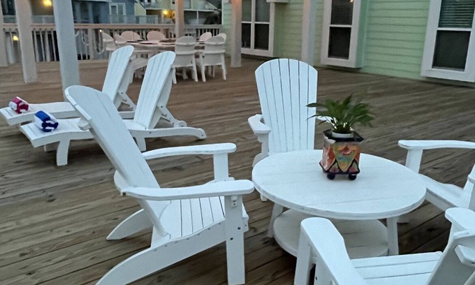 Pirates Beach House | Mint For Fun.3 Bedrooms, 2 Baths, Sleeps 8, Huge Deck and Close To The Beach