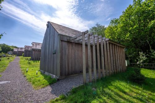 Ammanford House | Mint Lodge 1BR with Hot Tub and Sauna near Black Mountain