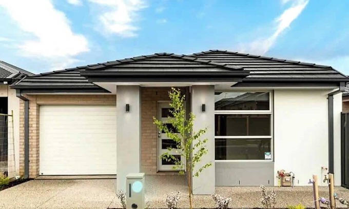 Melbourne House | Minta Estate 4bedrooms Berwick home no sharing