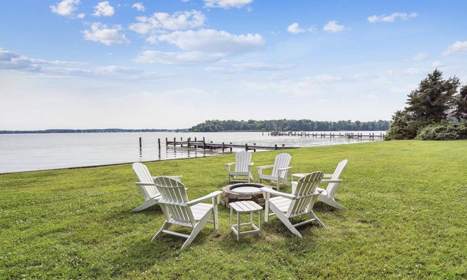 Unionville House | Minutes from Downtown Easton and St. Michaels | Pool | Hot Tub | Kayaks | Privat