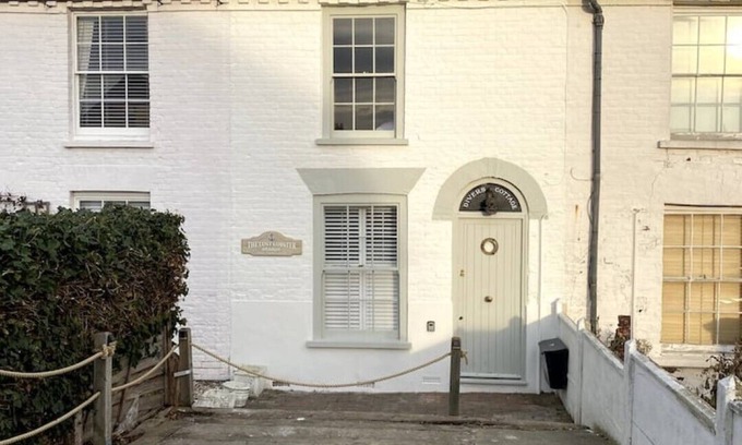 Whitstable Cottage | Minutes from Whitstable beach and high street. Sleeps up to 6