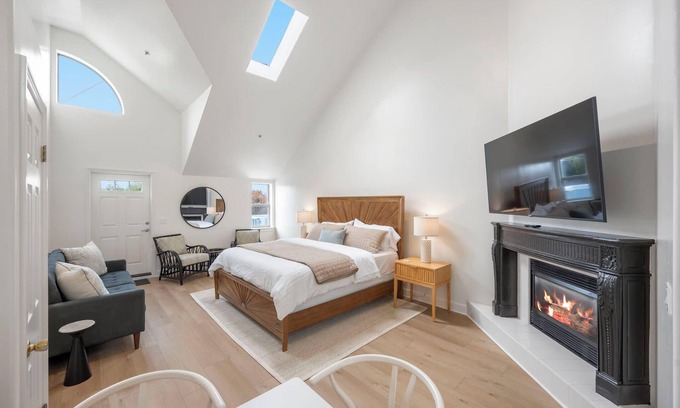 Half Moon Bay House | Miramar Penthouse – Coastal Elegance in the Heart of Half Moon Bay