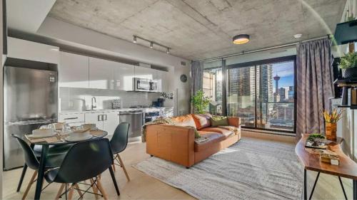 Connaught House | Miso 2 BD - Skyline View Patio Gym Pool & AC