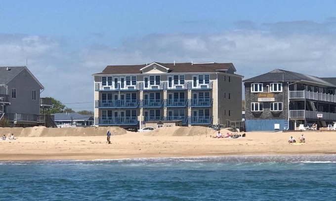 Misquamicut Hotel | Misquamicut Beach Front Inn