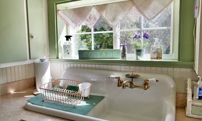 St Ignace Cottage | Miss Jane's Cottage