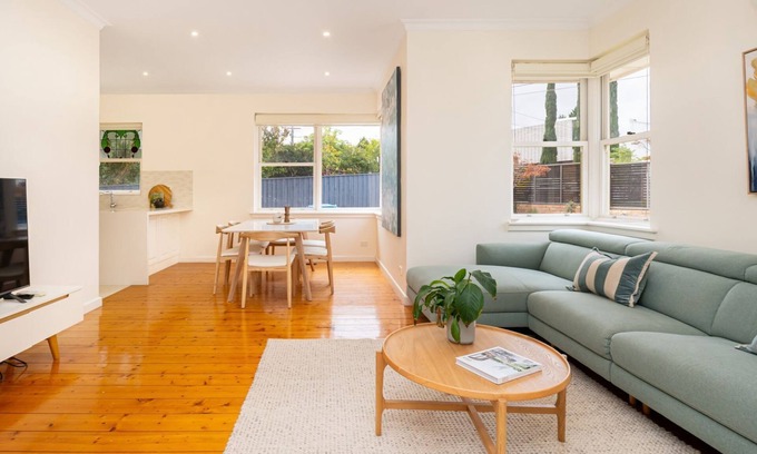 Brighton East House | Miss Peregrine in Brighton East