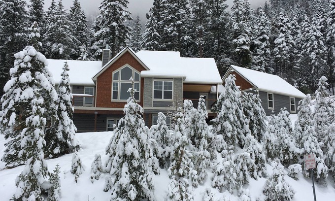 Wenatchee Cabin | Mission Ridge Cabin minutes from a beautiful Mission Ridge Ski Resort. STR#0001