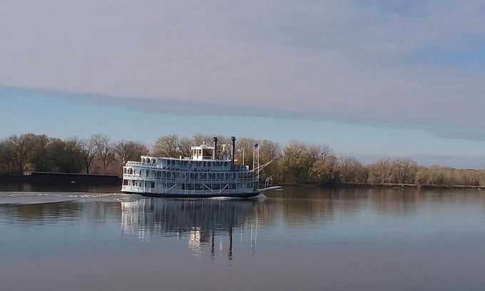 Cassville House | Mississippi Riverfront Relaxation